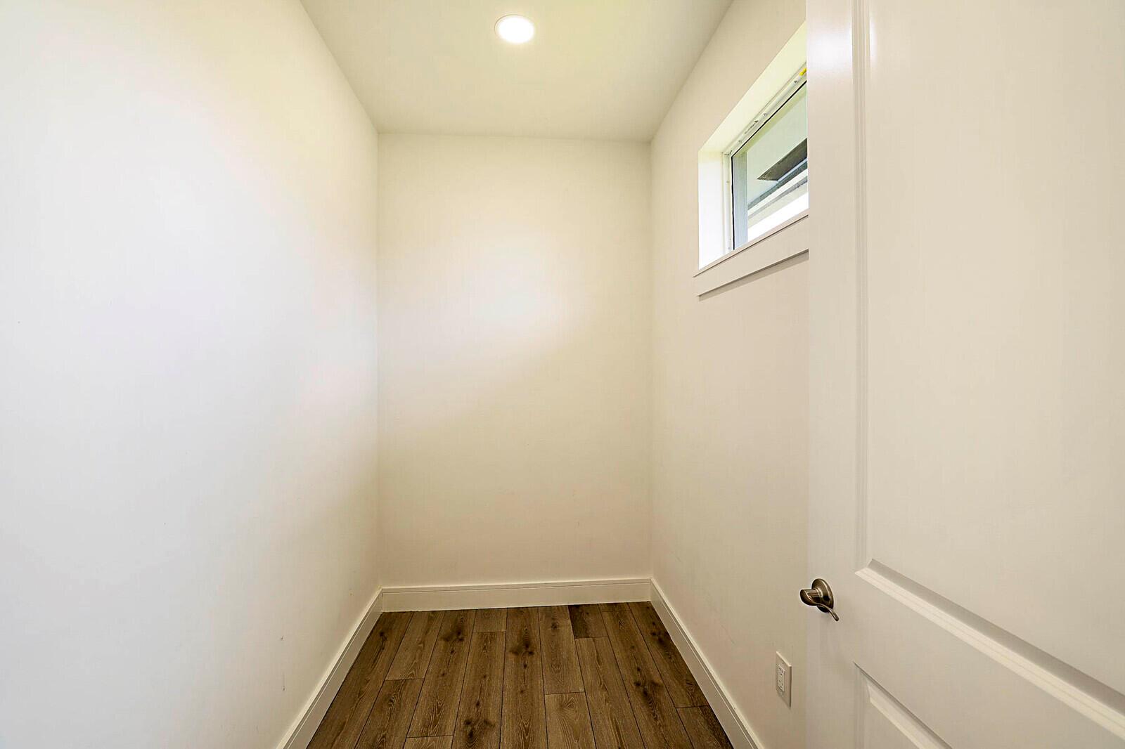 LAKESIDE GARDENS - Residential