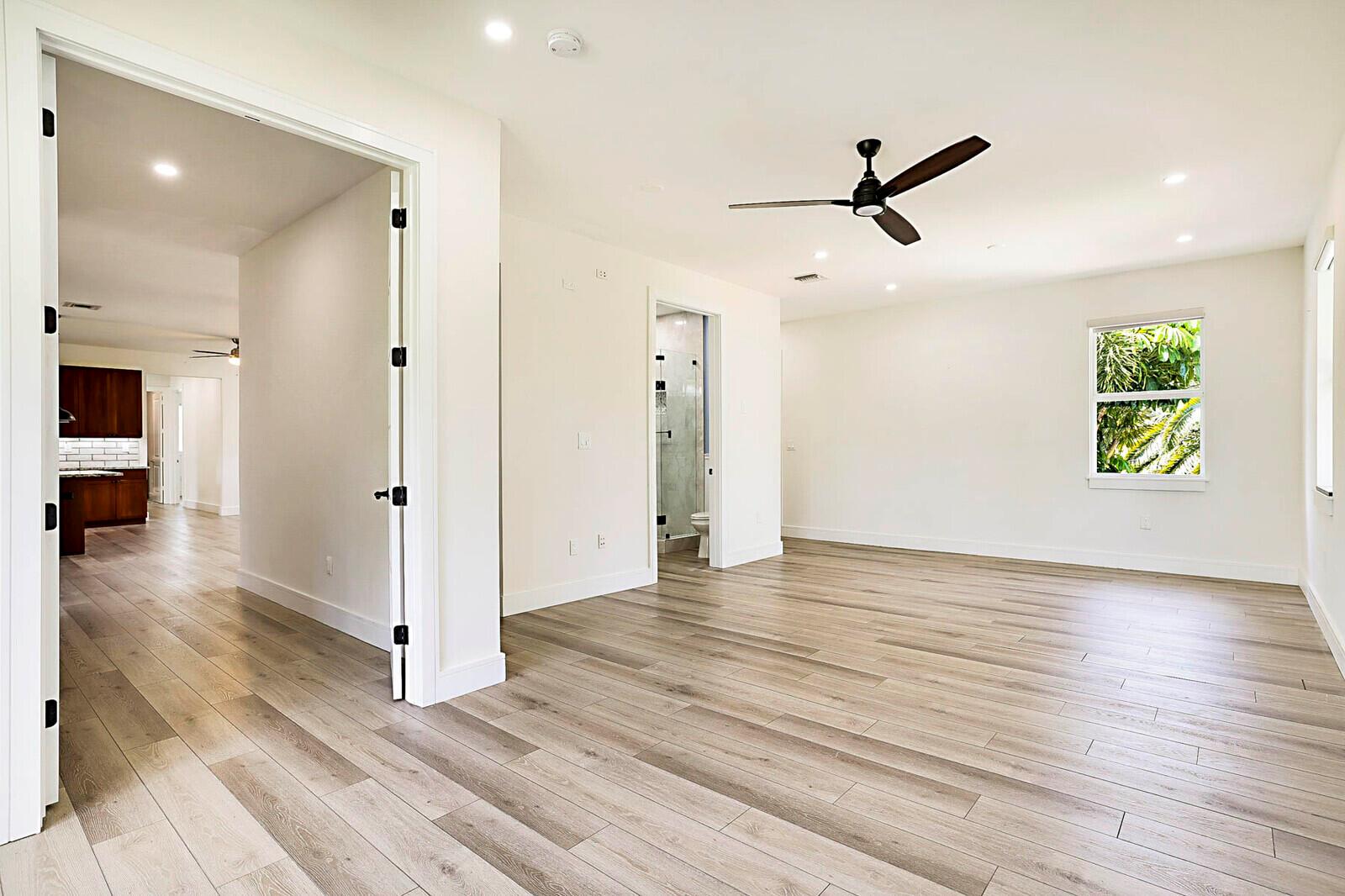 LAKESIDE GARDENS - Residential