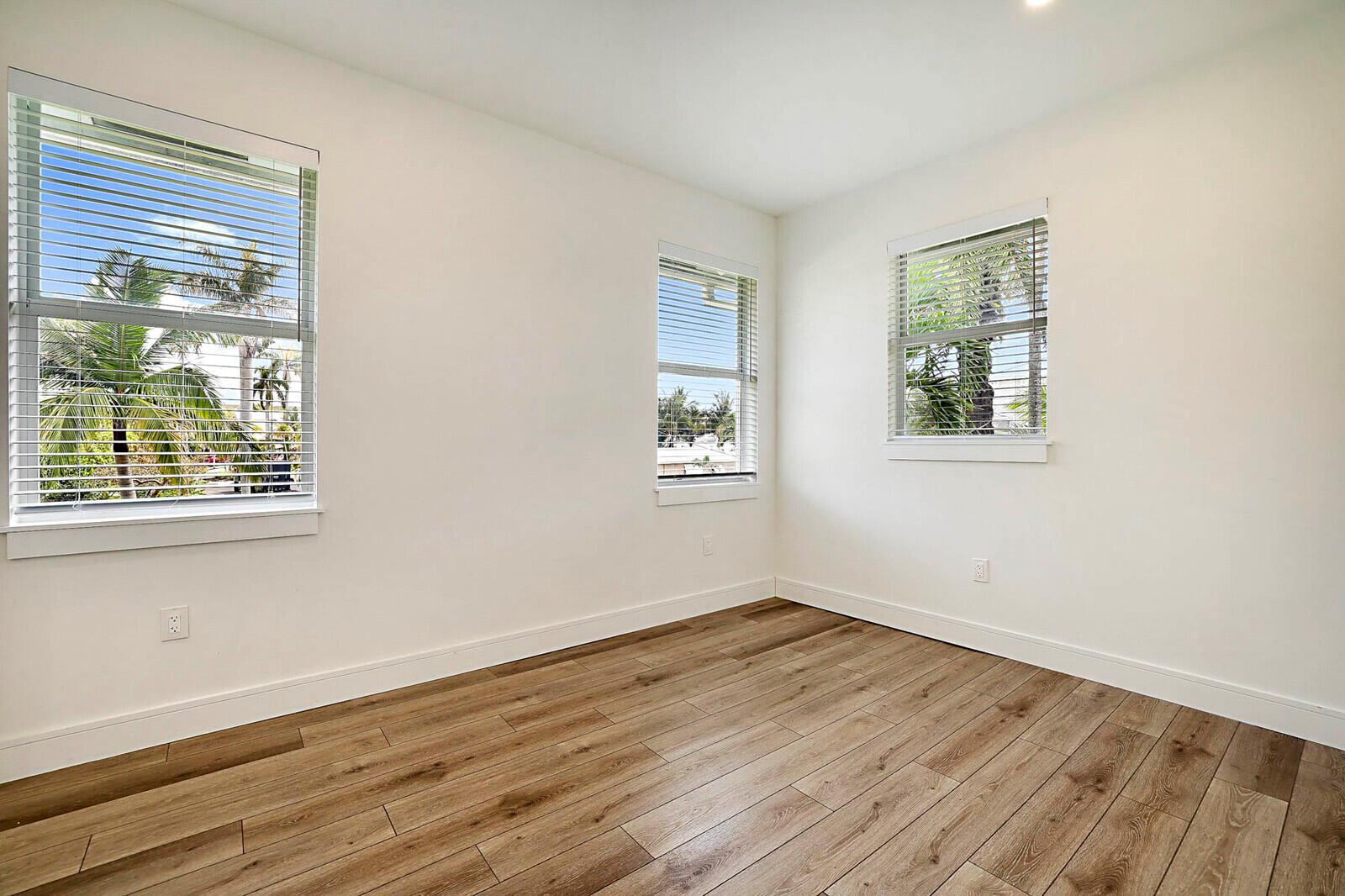 LAKESIDE GARDENS - Residential