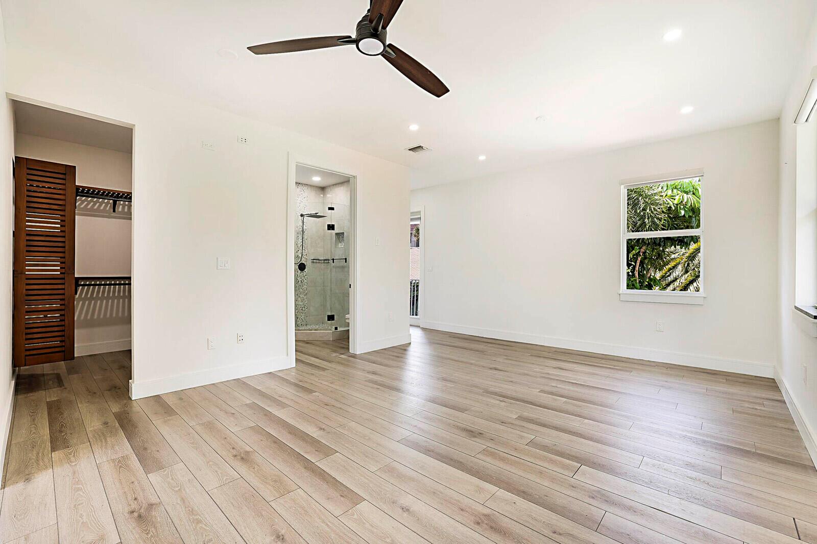 LAKESIDE GARDENS - Residential