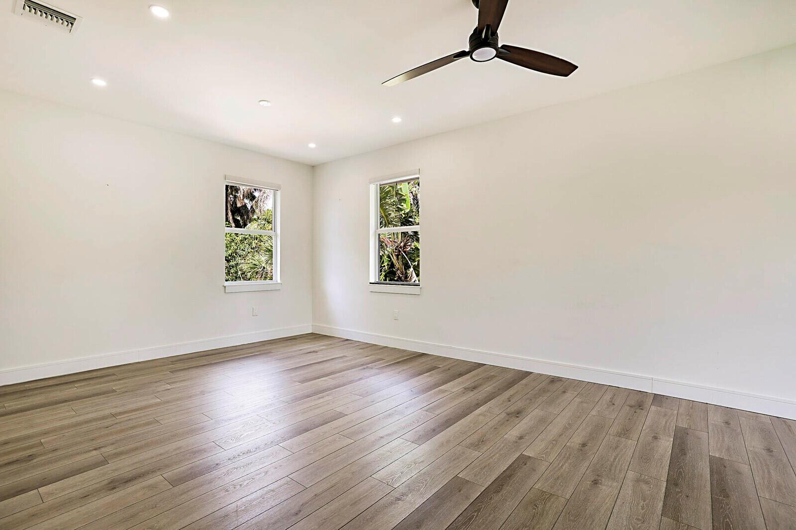 LAKESIDE GARDENS - Residential