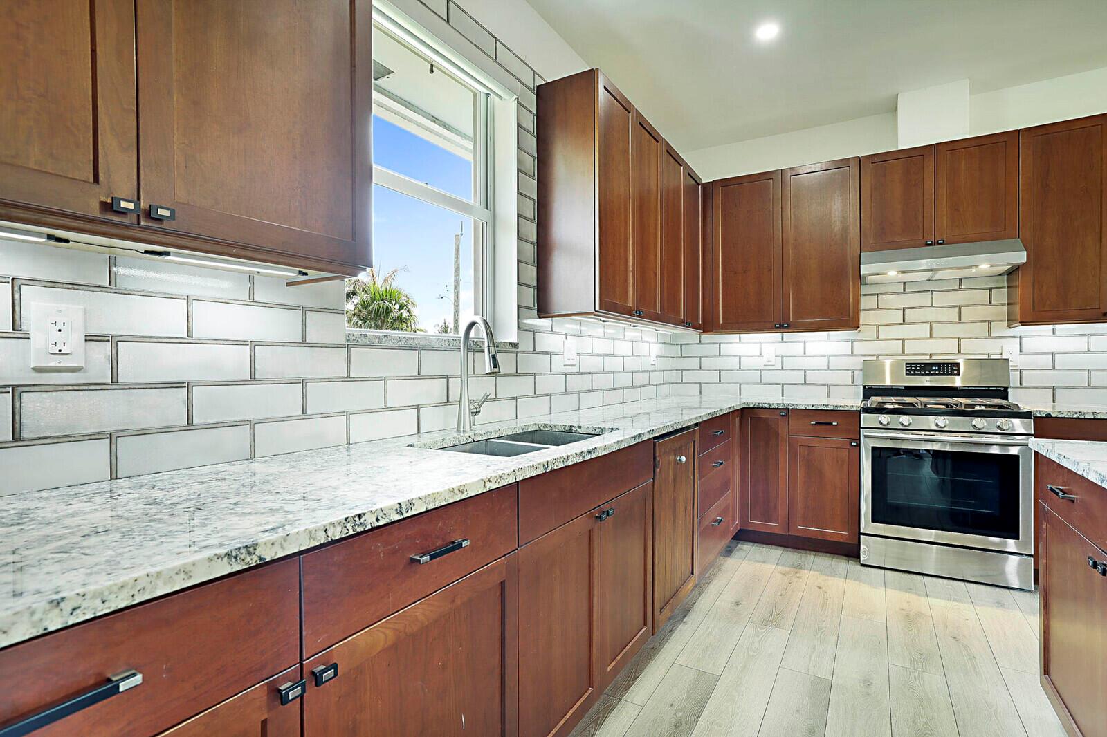 LAKESIDE GARDENS - Residential