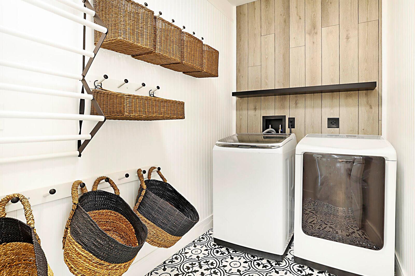 LAKESIDE GARDENS - Residential