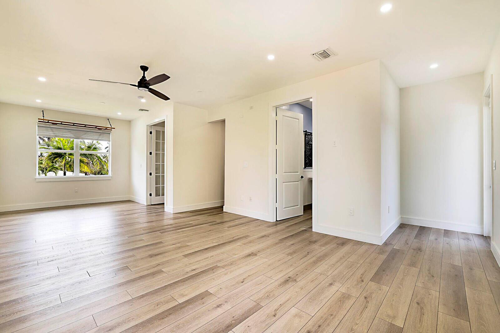 LAKESIDE GARDENS - Residential