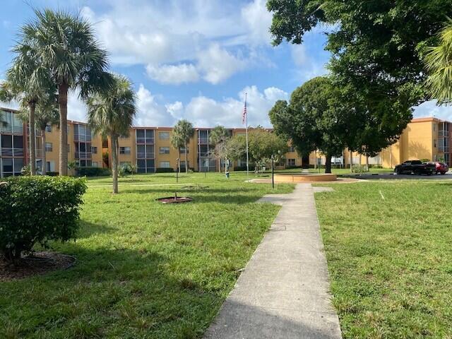 HERITAGE CIRCLE CONDO - Residential