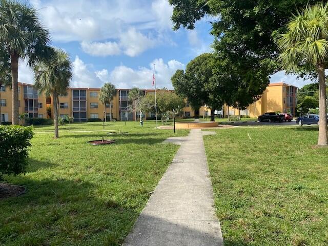 HERITAGE CIRCLE CONDO - Residential