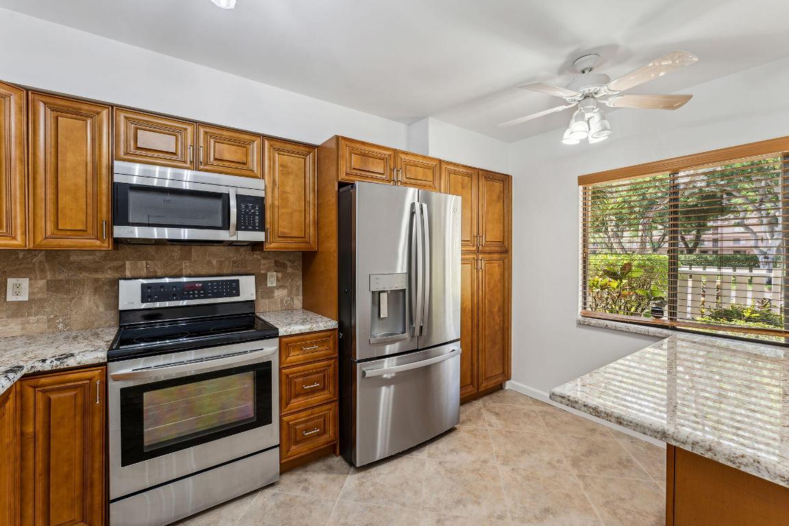 HUNTINGTON LAKES SEC FOUR CONDOS - Residential