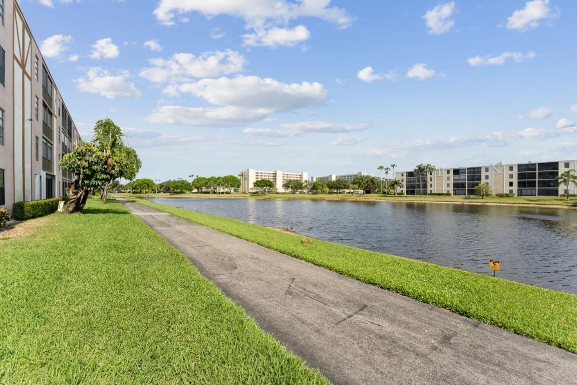 HUNTINGTON LAKES SEC FOUR CONDOS - Residential