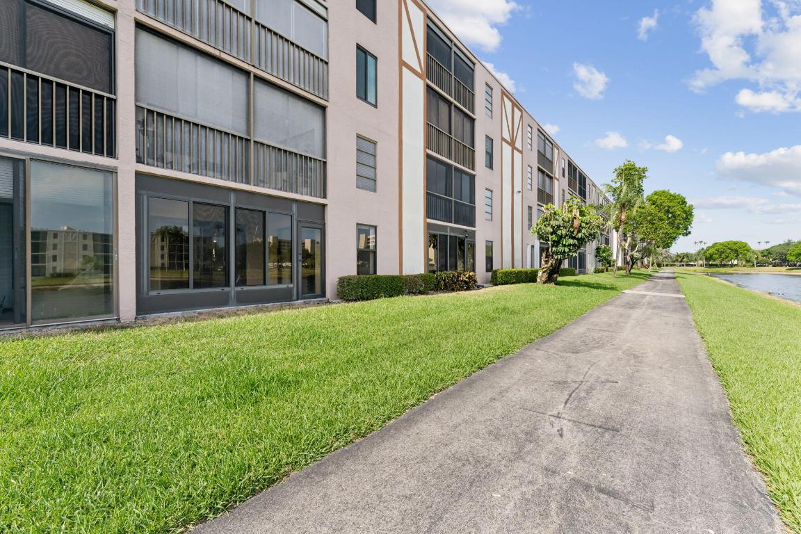 HUNTINGTON LAKES SEC FOUR CONDOS - Residential