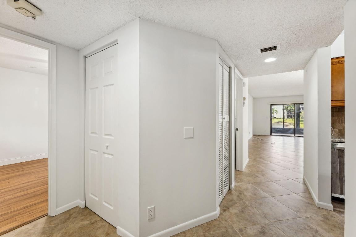 HUNTINGTON LAKES SEC FOUR CONDOS - Residential