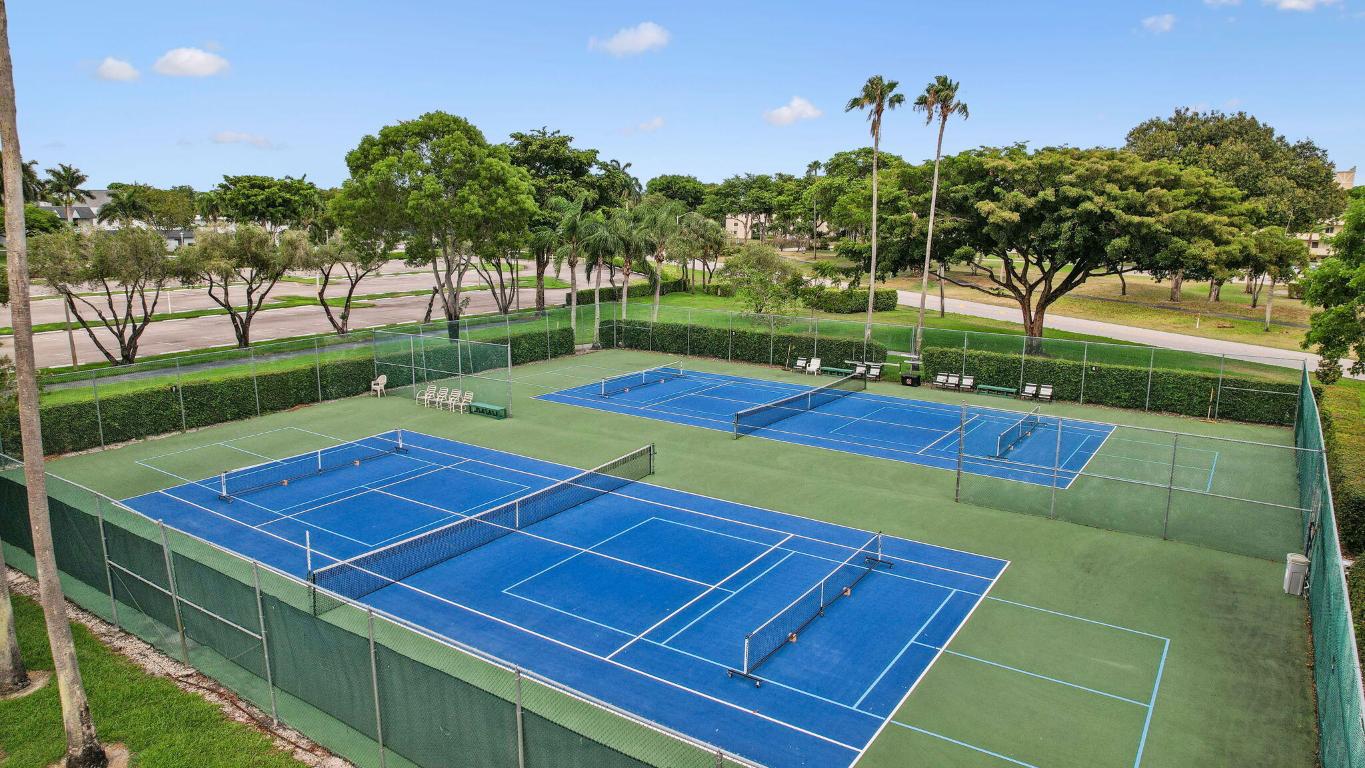 HUNTINGTON LAKES SEC FOUR CONDOS - Residential