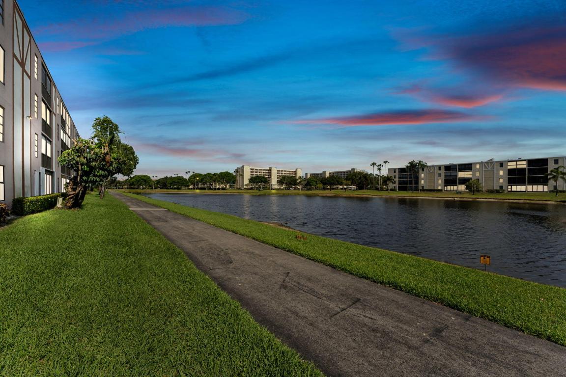 HUNTINGTON LAKES SEC FOUR CONDOS - Residential