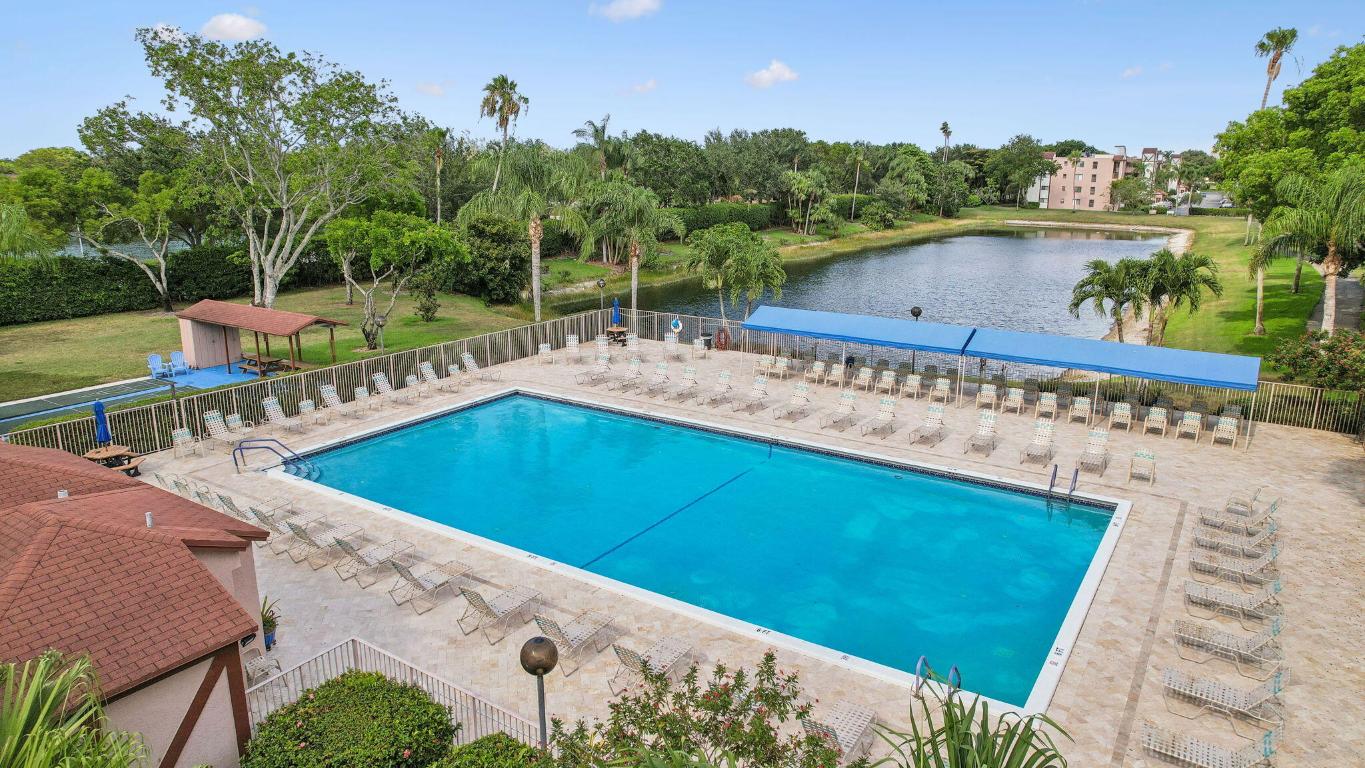 HUNTINGTON LAKES SEC FOUR CONDOS - Residential
