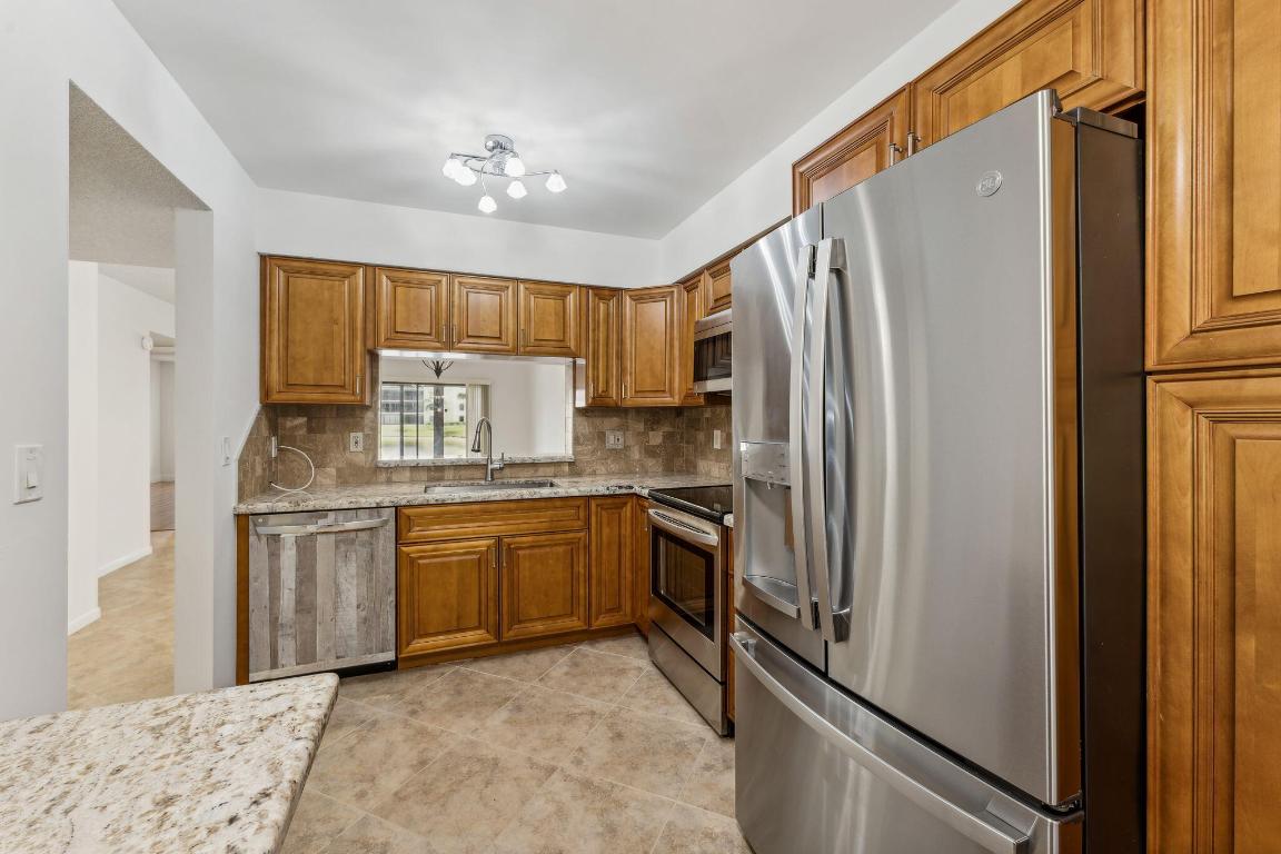 HUNTINGTON LAKES SEC FOUR CONDOS - Residential
