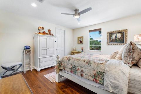 Single Family Residence in Palm Beach Gardens FL 104 Siesta Way 31.jpg