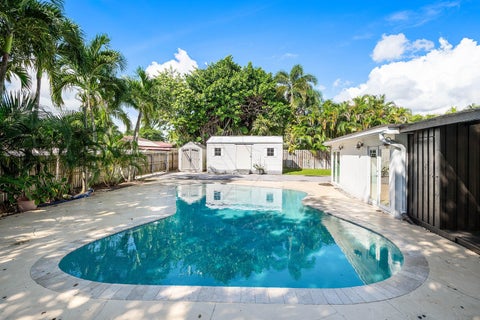 Tiny photo for 3444 Pierce Street, Hollywood, FL 33021 (MLS # B26087134)