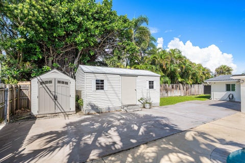 Tiny photo for 3444 Pierce Street, Hollywood, FL 33021 (MLS # B26087134)