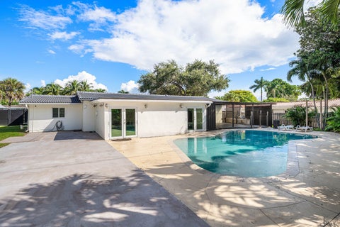 Tiny photo for 3444 Pierce Street, Hollywood, FL 33021 (MLS # B26087134)