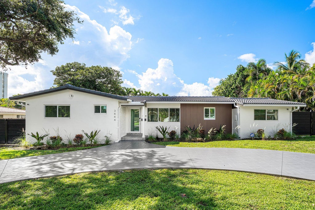 Photo of 3444 Pierce Street, Hollywood, FL 33021 (MLS # B26087134)