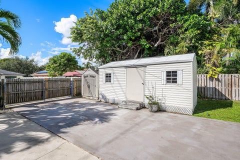 Tiny photo for 3444 Pierce Street, Hollywood, FL 33021 (MLS # B26087134)