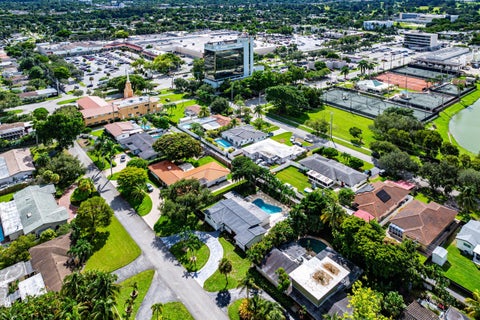 Tiny photo for 3444 Pierce Street, Hollywood, FL 33021 (MLS # B26087134)