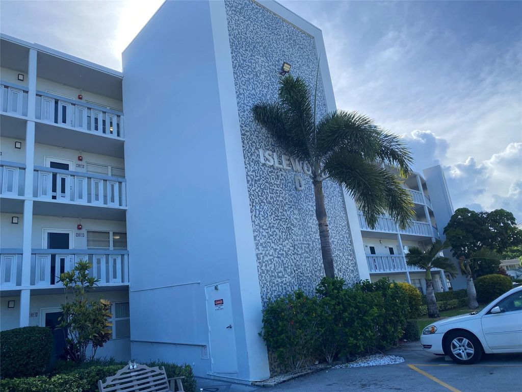 Photo of 4003 Islewood D #4, Deerfield Beach, FL 33442 (MLS # F10515319)