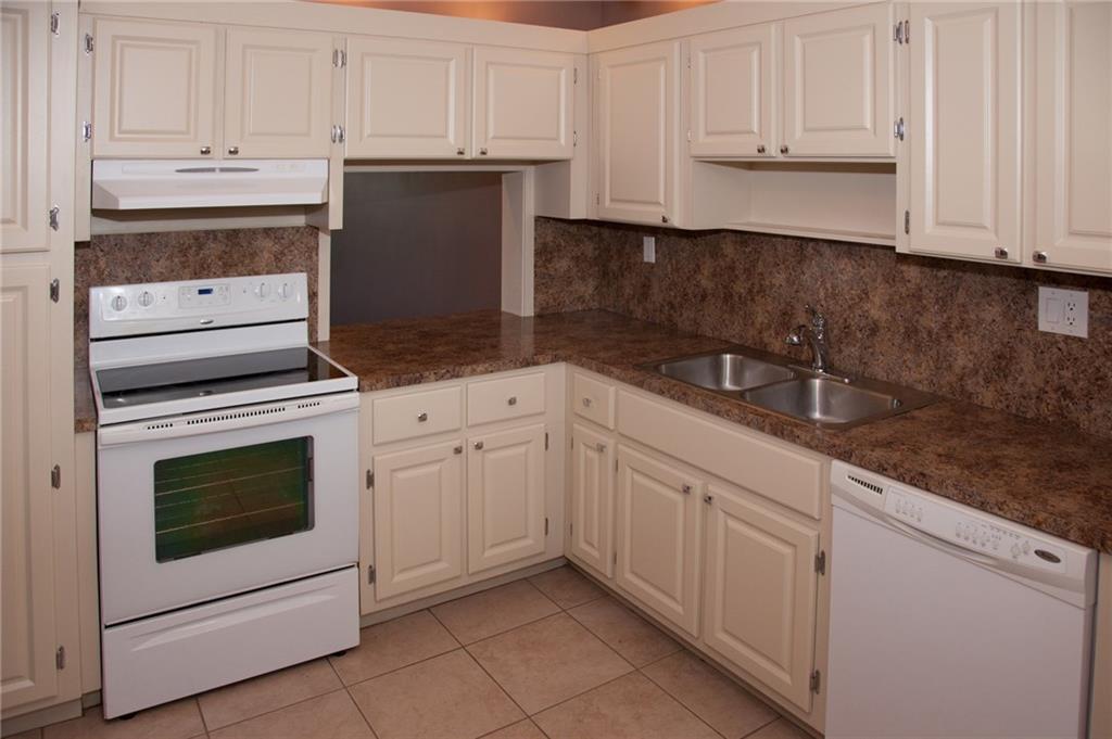 LAKES OF CARRIAGE HILLS - Residential