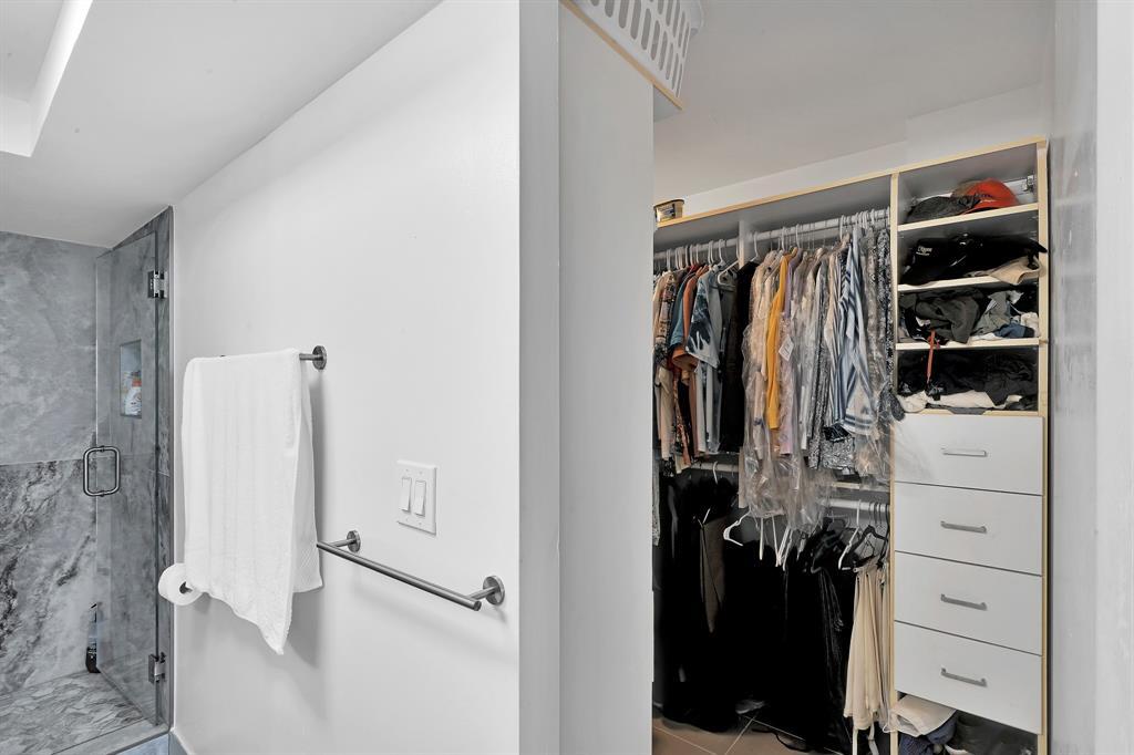 THREE THOUSAND CONDO - Residential