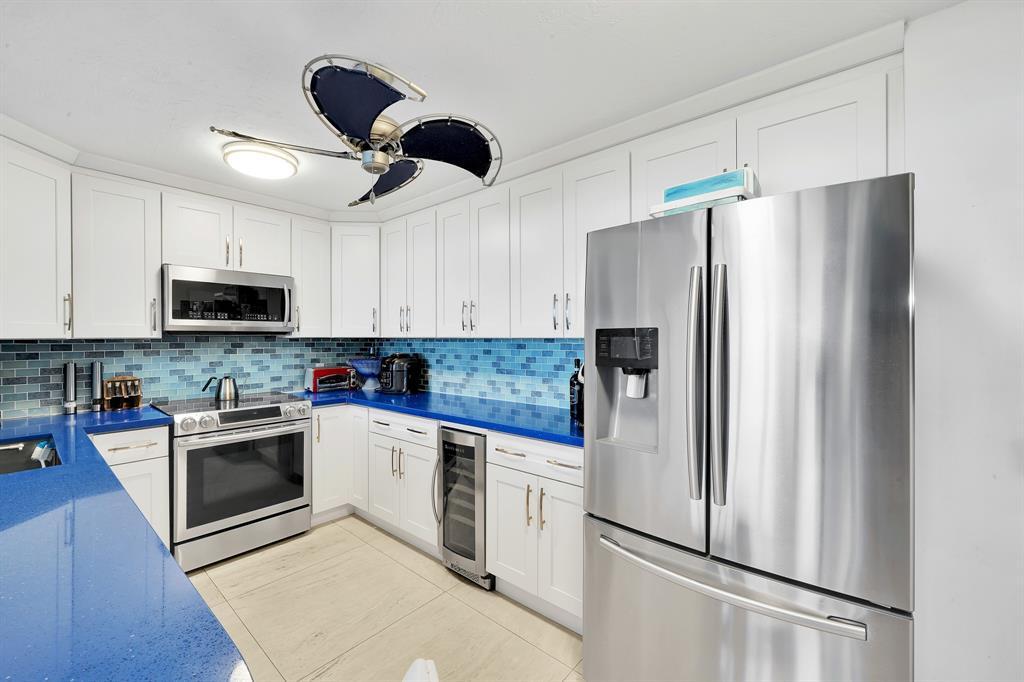 THREE THOUSAND CONDO - Residential