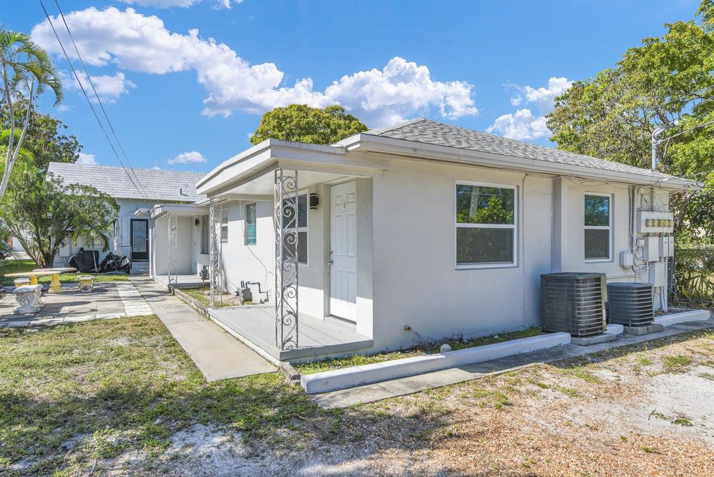 Photo of 728 N L Street #3, Lake Worth Beach, FL 33460 (MLS # R11063505)