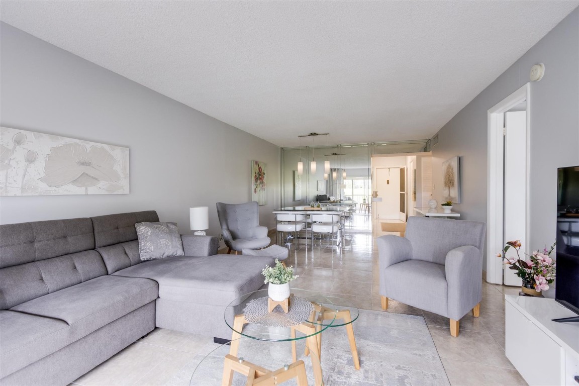 THE GREENS OF INVERRARY - Residential