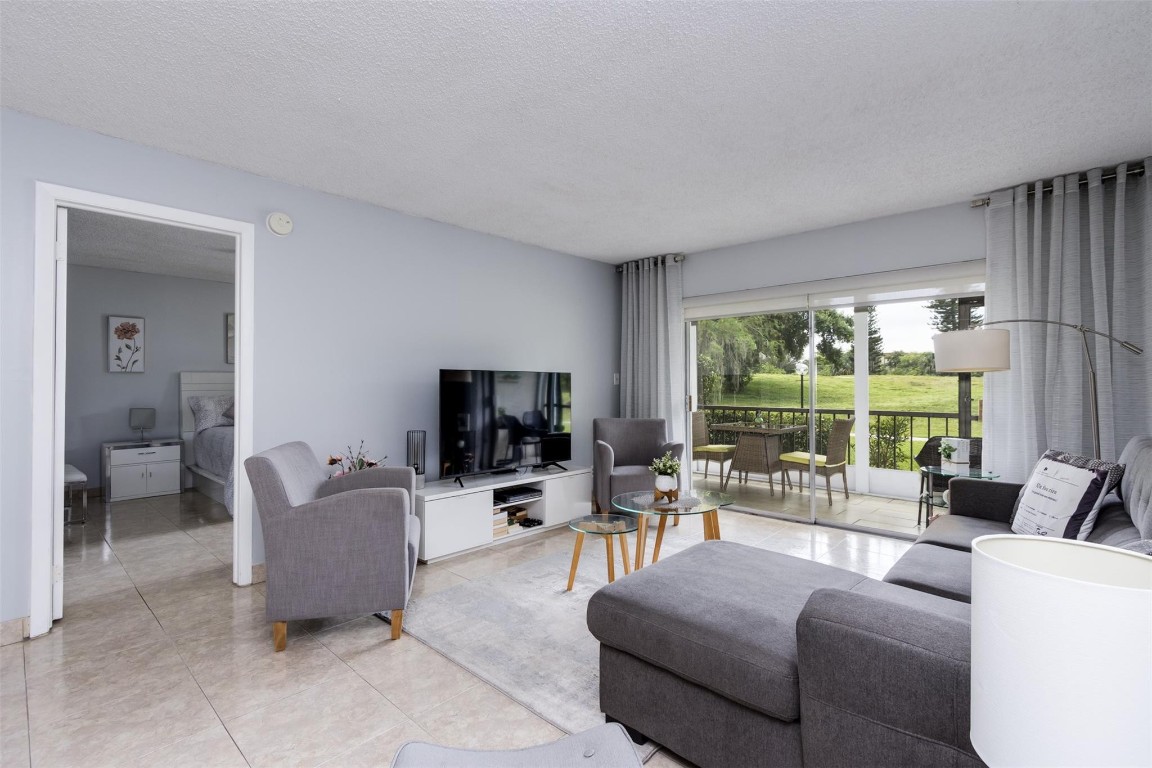 THE GREENS OF INVERRARY - Residential