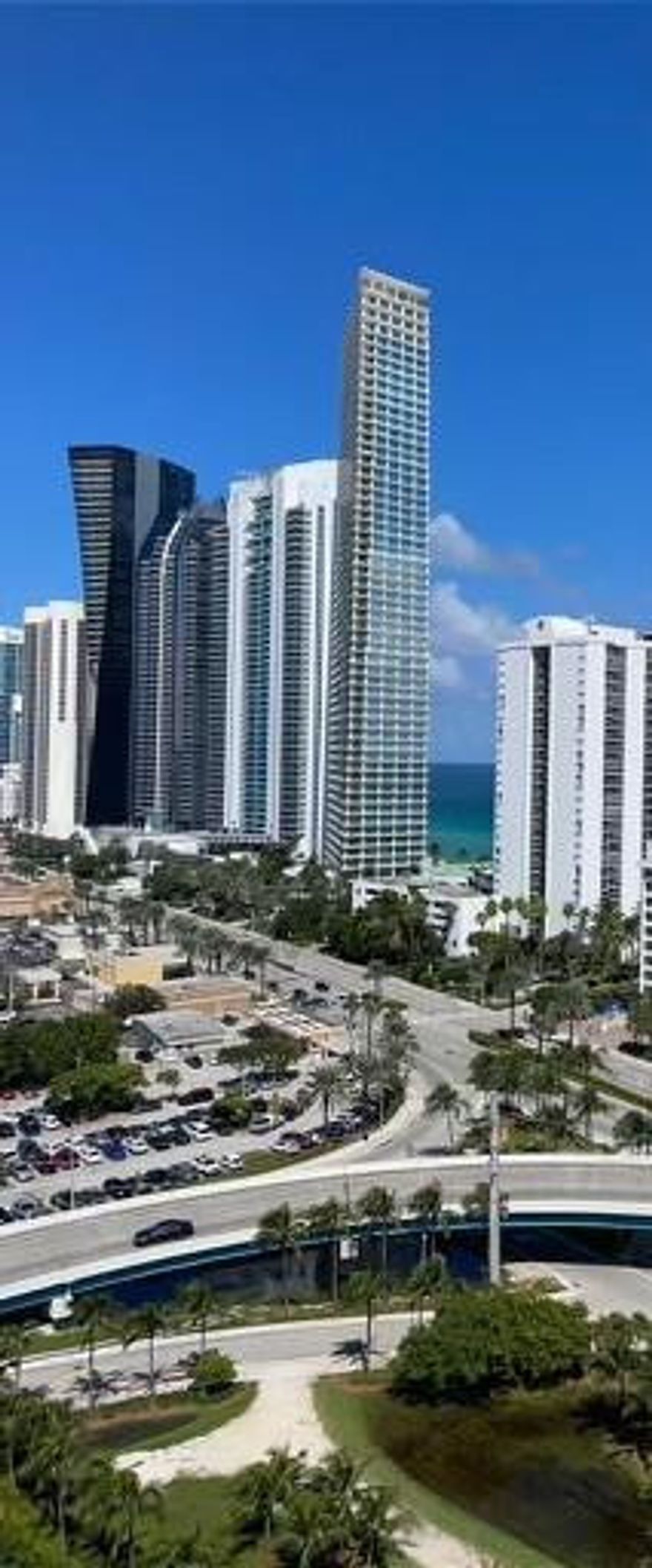 GREAT 3 BEDROOMS UNIT LOCATED IN THE ELEGANT ST TROPEZ BULDING IN SUNNY ISLES, AMAZING COMMOM AREAS AND AMENITIES, PRIVATE BEACH ACCESS, GYM, SAUNA, INFINITI POOL AND MUCH MORE.