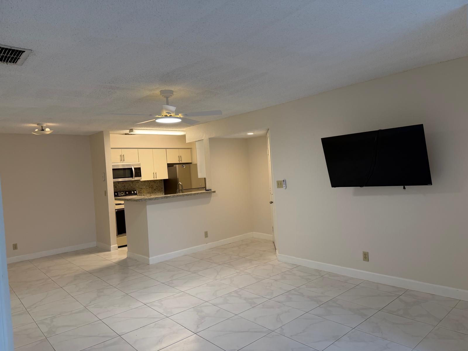 2926 S UNIVERSITY Drive 6105