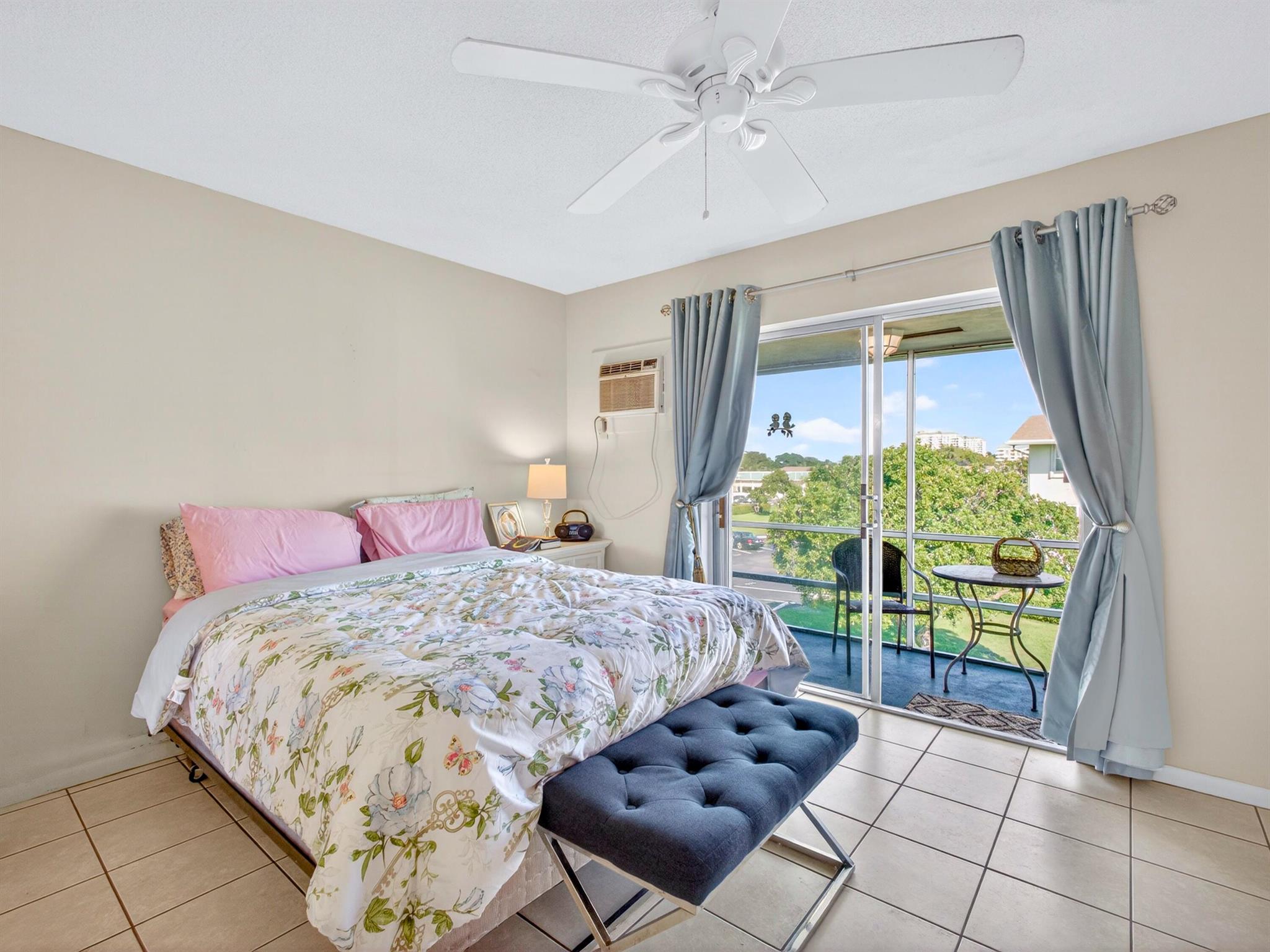 STERLING VILLAGE 650 COND - Residential