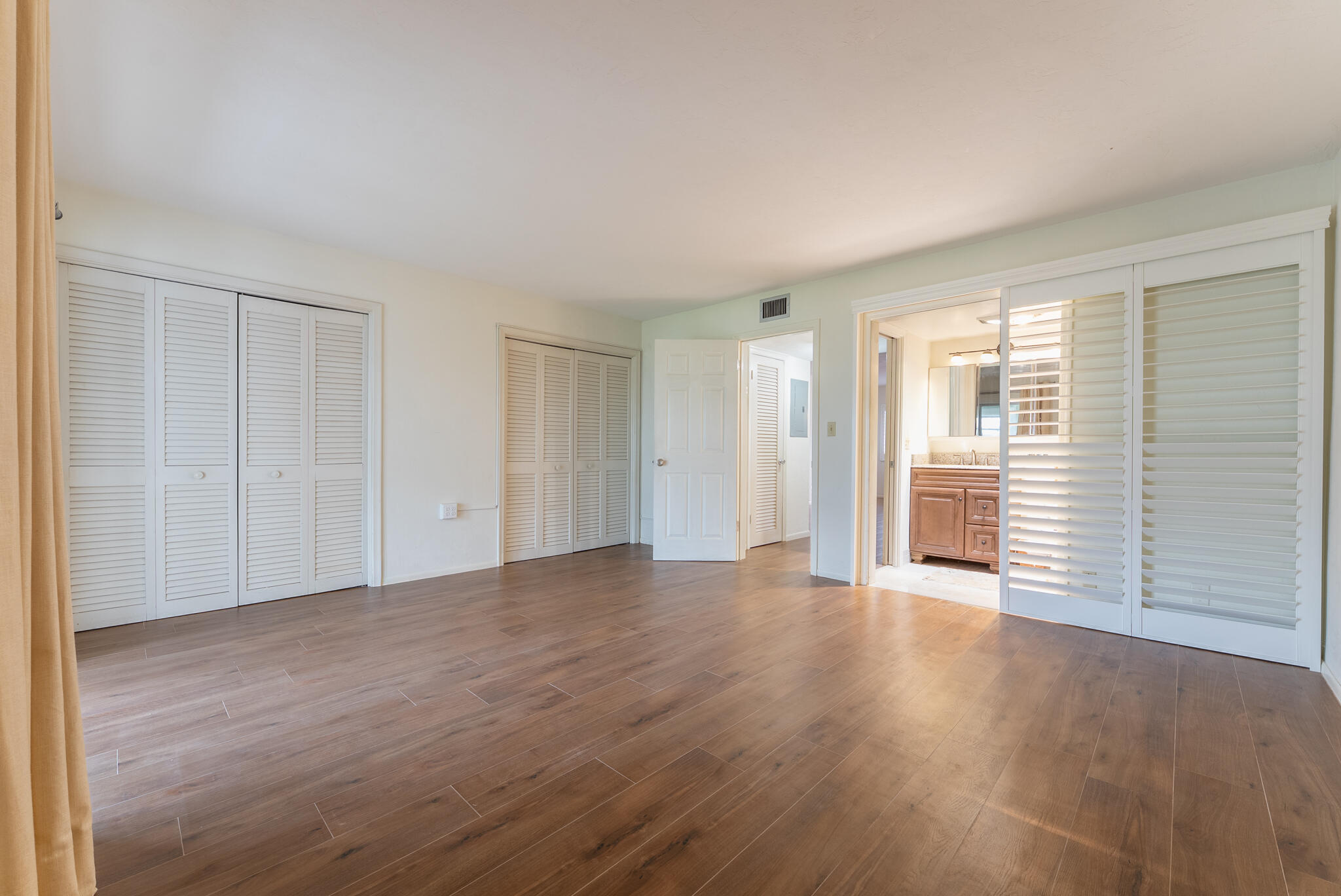 LAKESIDE POINT APT 3 CONDO - Residential