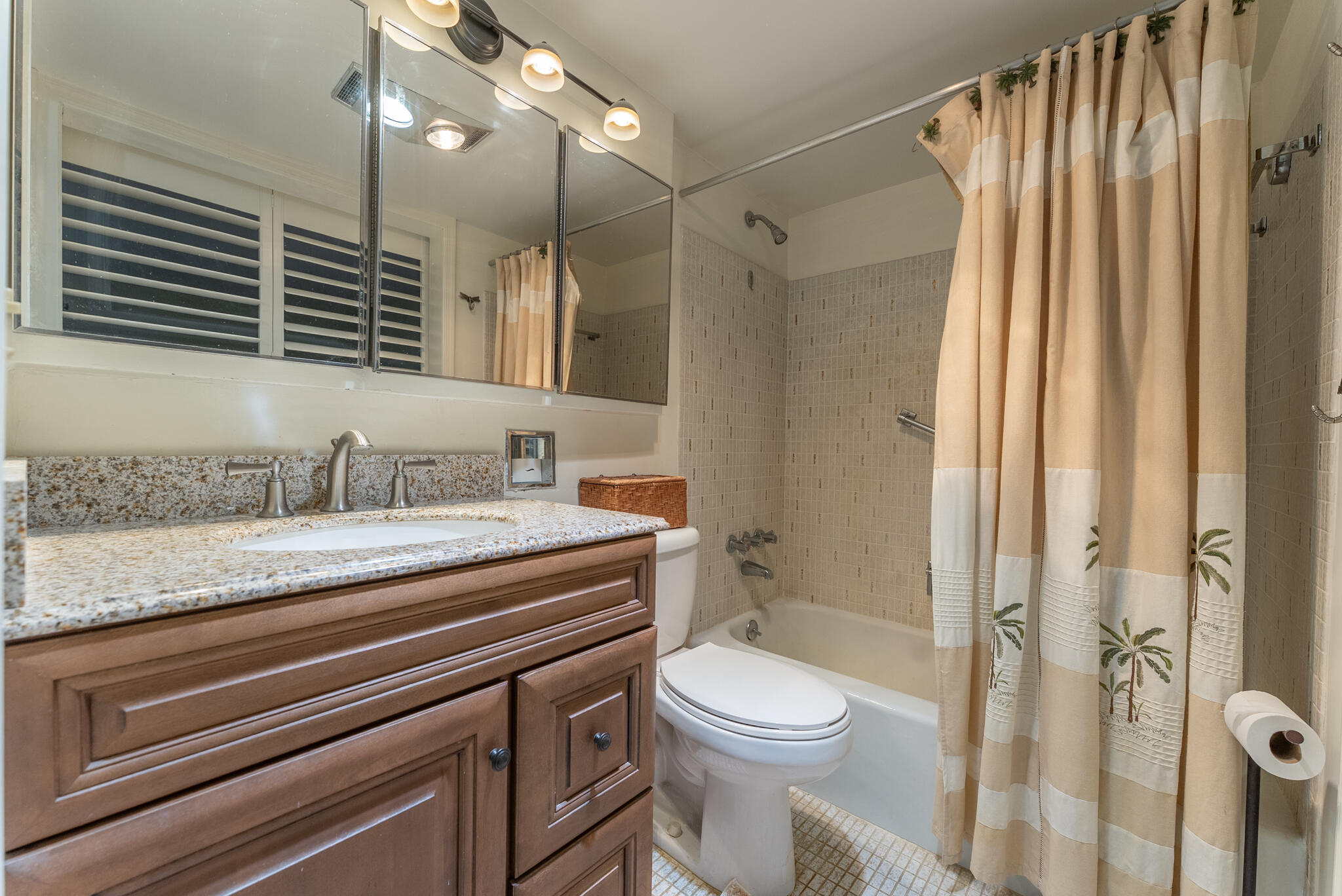 LAKESIDE POINT APT 3 CONDO - Residential