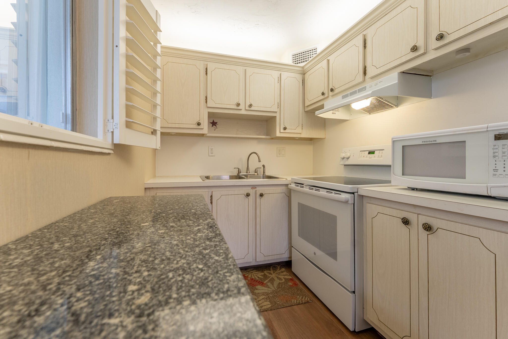 LAKESIDE POINT APT 3 CONDO - Residential