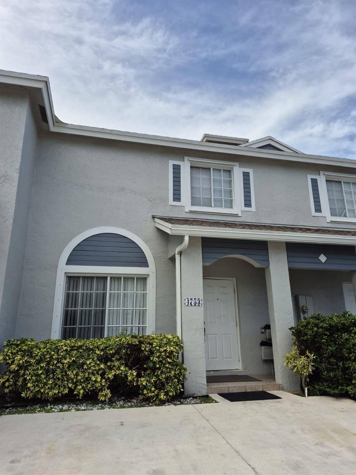 This property is conveniently located across from Quiet Water Park, one mile from the turnpike and three miles from I-95. This beautiful community also features a car care center, racquetball court, 24-hour emergency maintenance, and a BBQ with a picnic area.
