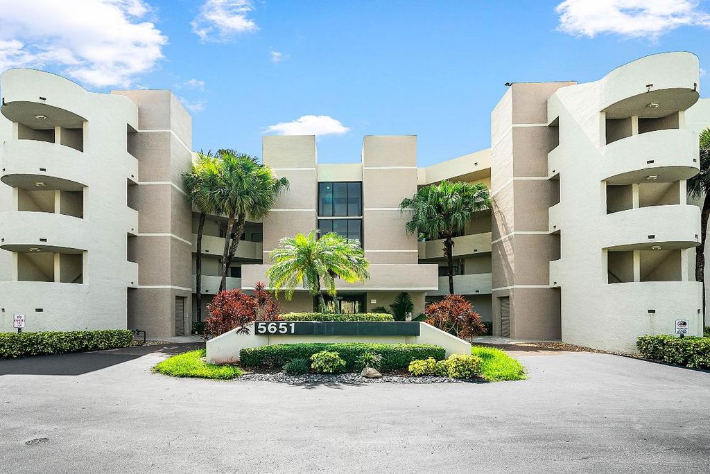 Photo of 5651 Camino Del Sol #102, Boca Raton, FL 33433 (MLS # R11122790)