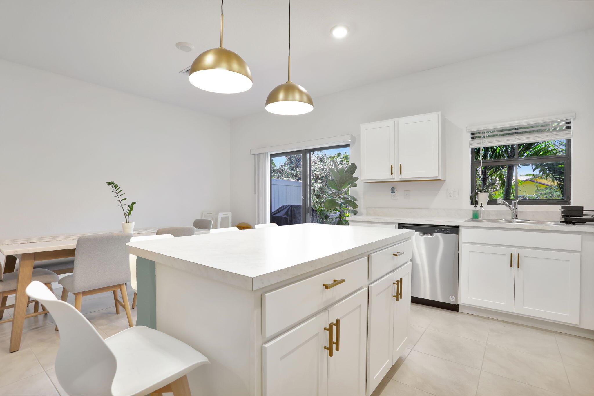 877 NW 3rd Way