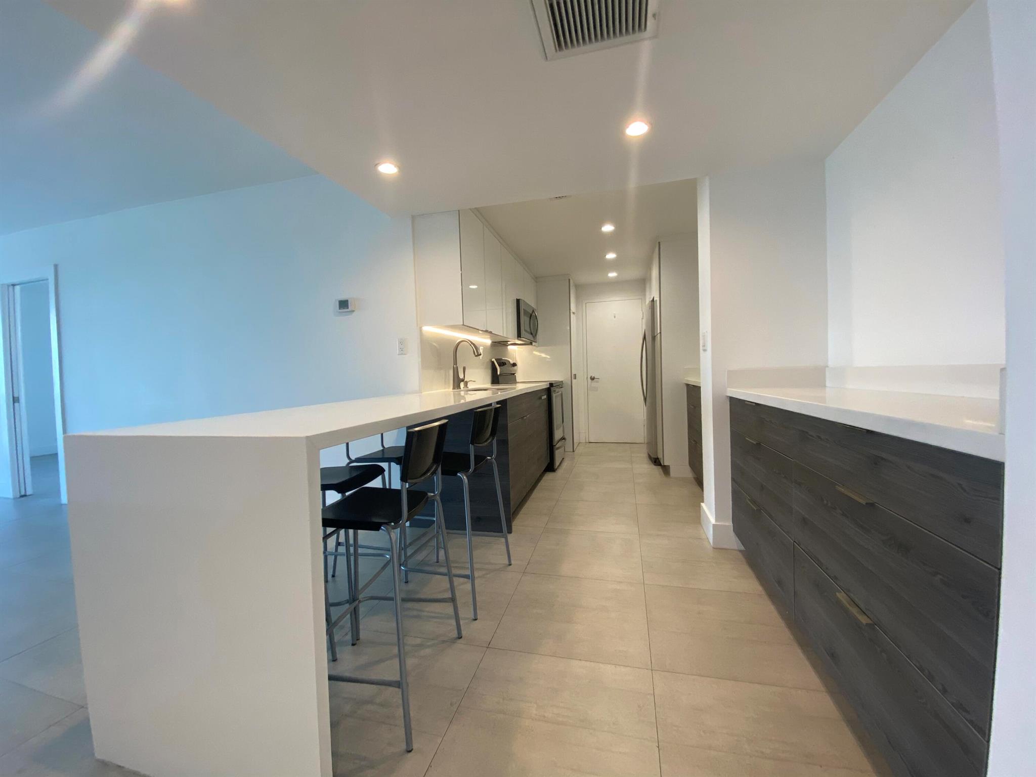 THE CARRIAGE HOUSE CONDO - Residential