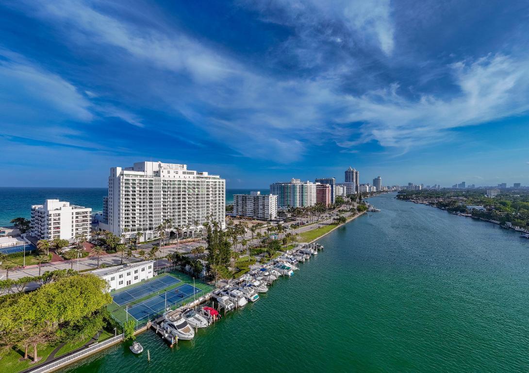 5401 Collins Avenue 620