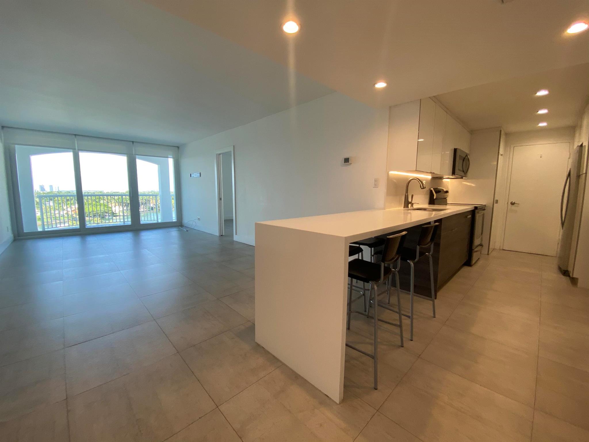 5401 Collins Avenue 620
