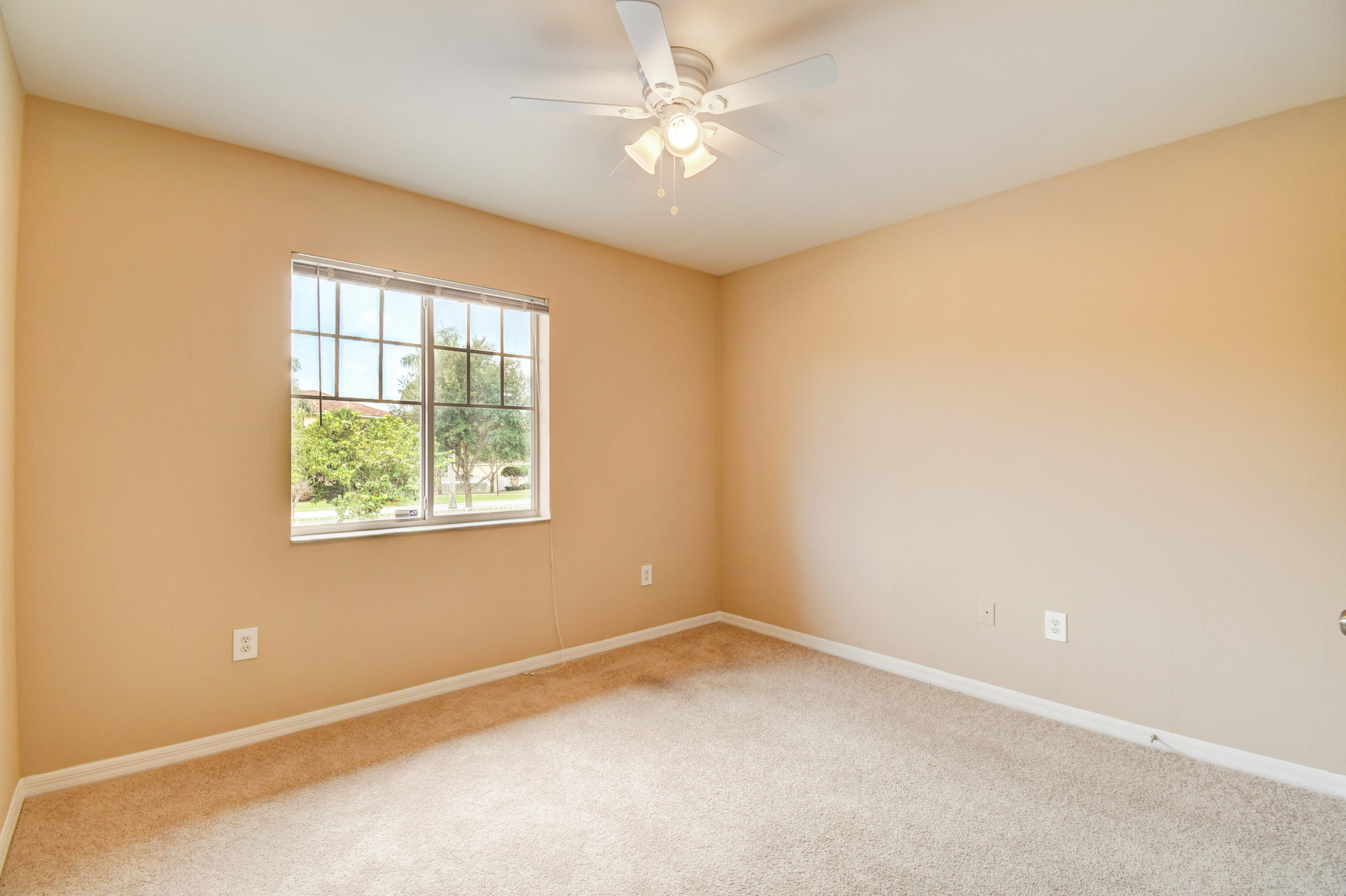 VILLAS AT EMERALD DUNES CONDO - Residential Lease