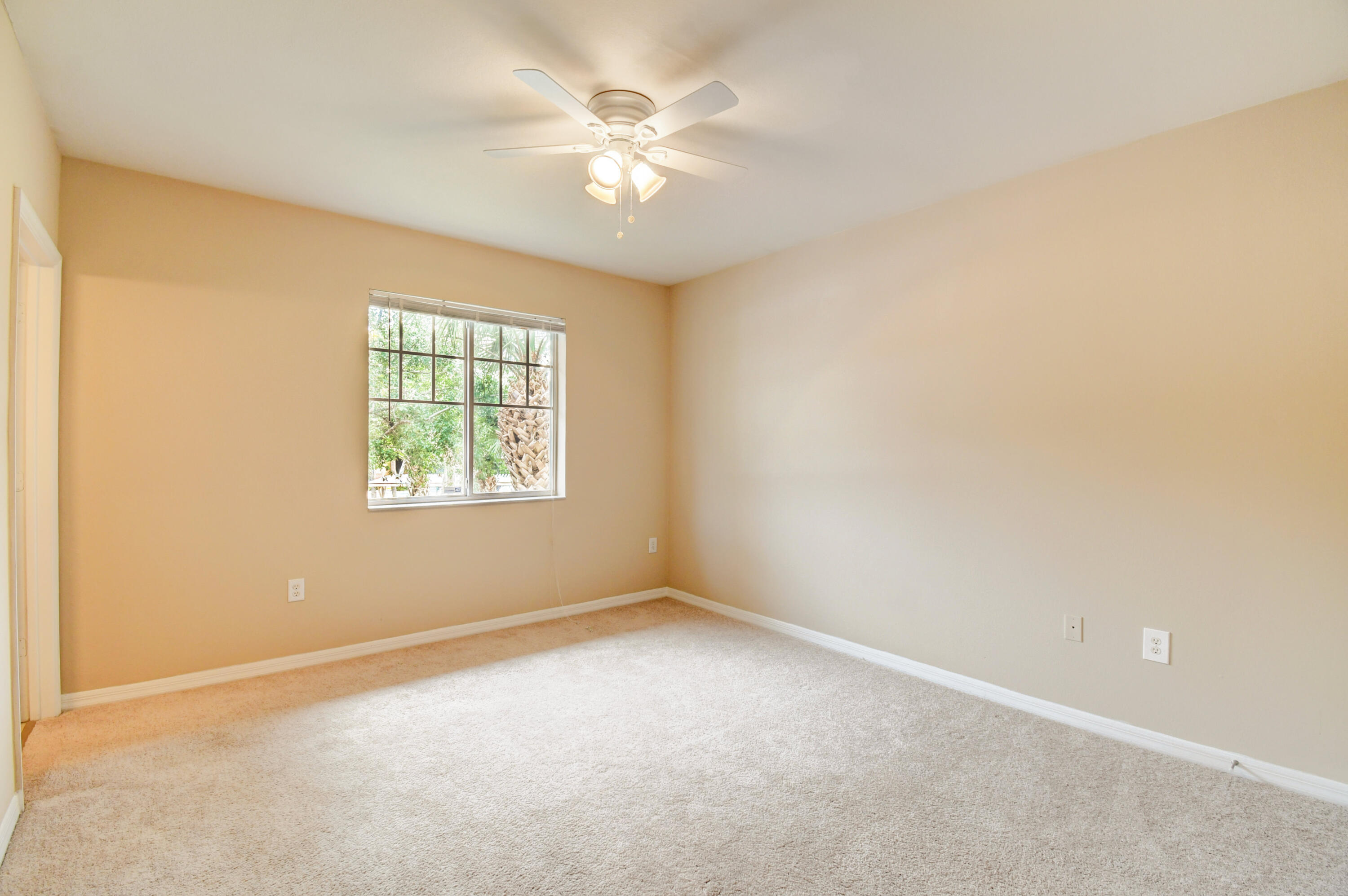 VILLAS AT EMERALD DUNES CONDO - Residential Lease