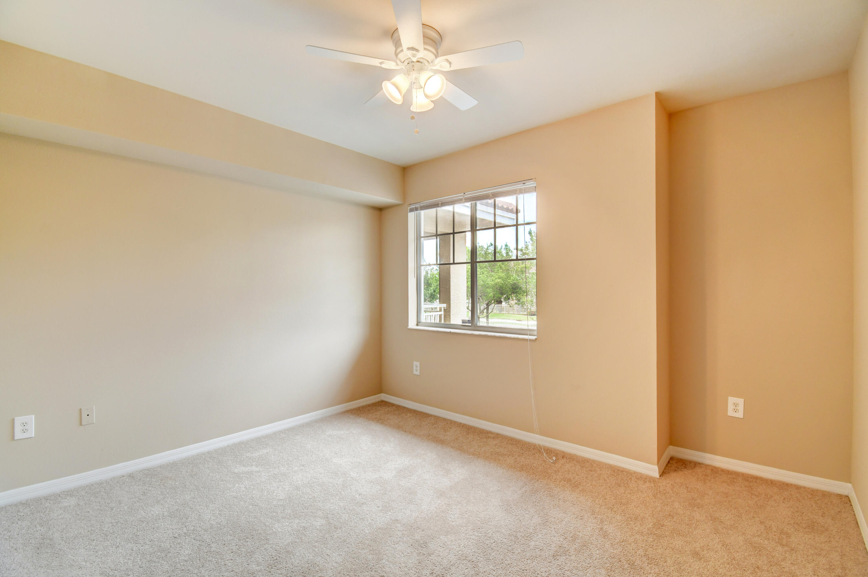 VILLAS AT EMERALD DUNES CONDO - Residential Lease