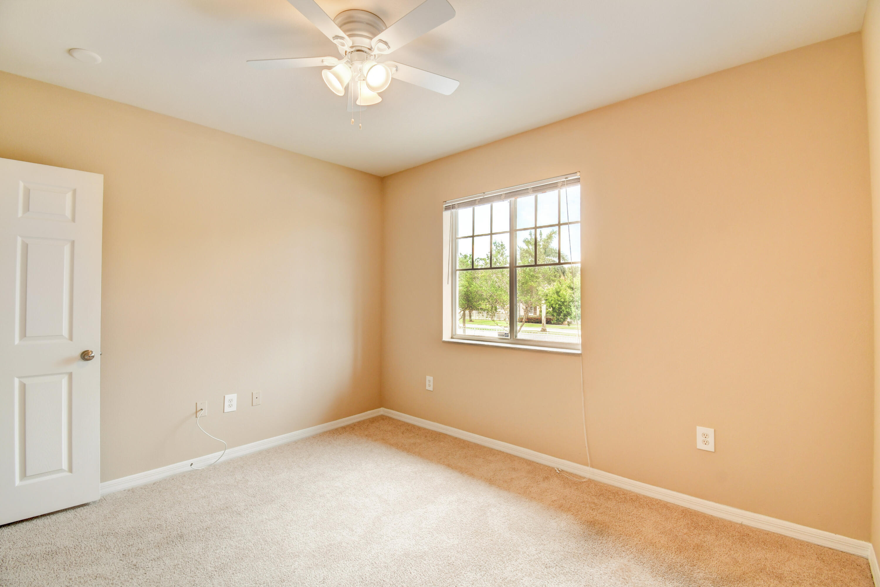 VILLAS AT EMERALD DUNES CONDO - Residential Lease