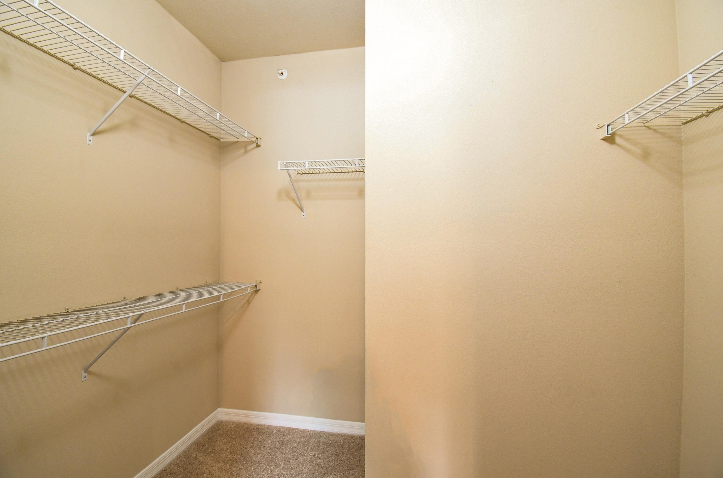 VILLAS AT EMERALD DUNES CONDO - Residential Lease