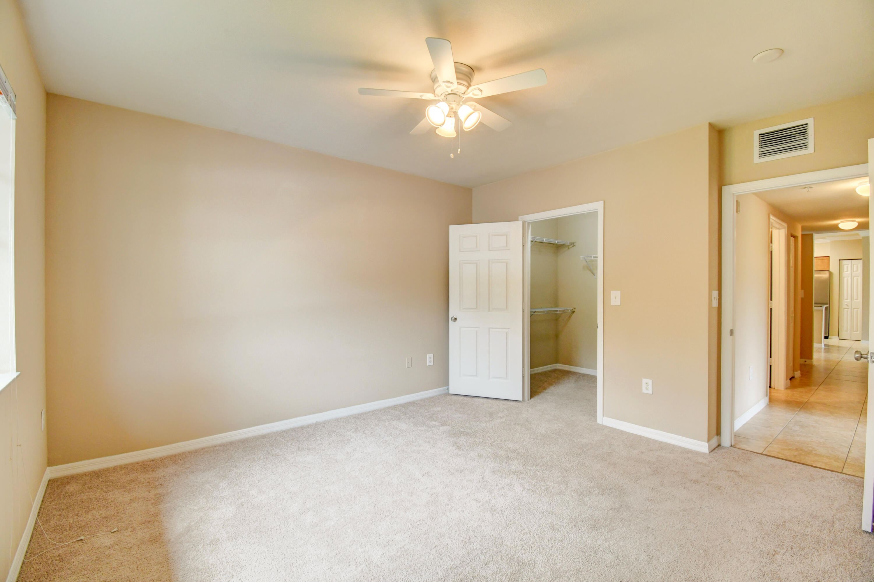 VILLAS AT EMERALD DUNES CONDO - Residential Lease